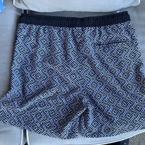 Quiet Storm geometric black and white print bathing suit trunks for Men XXL XL - Picture 3 of 11